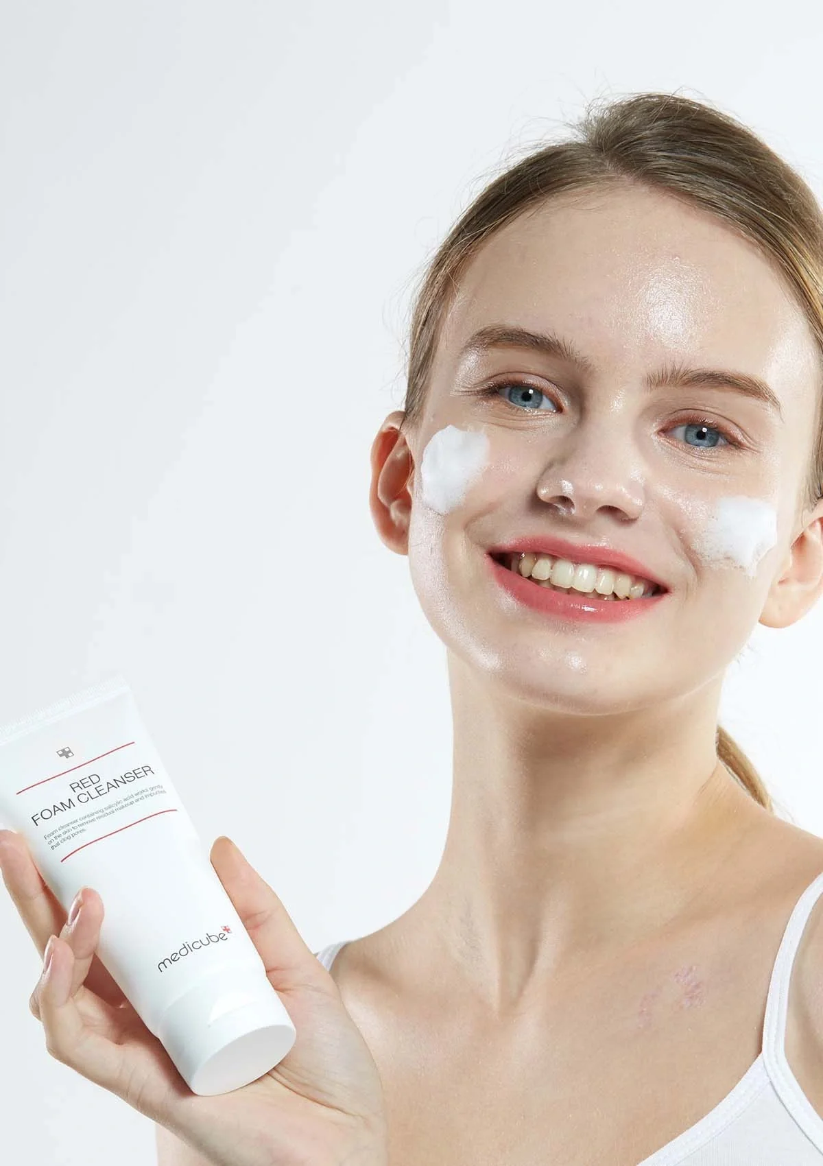 [MEDICUBE] Red Foam Cleanser 120ml - Image 3